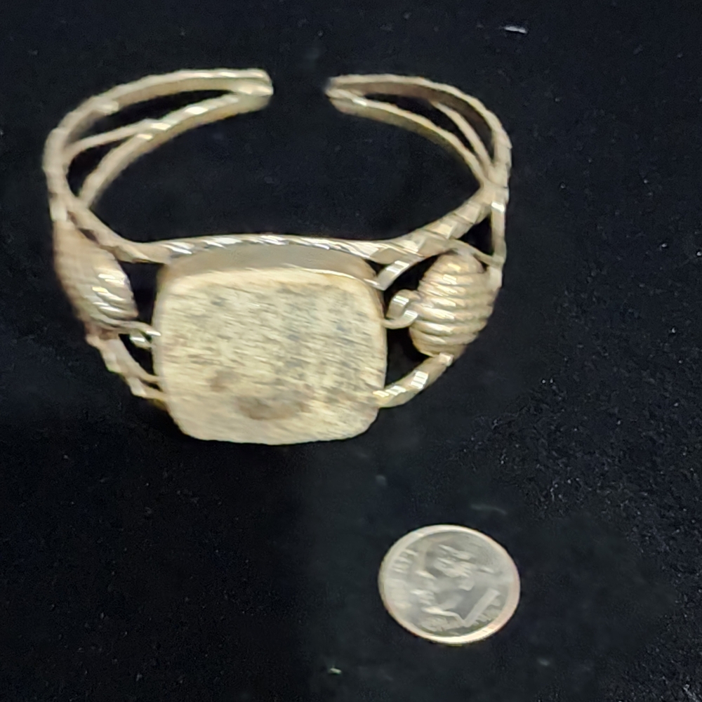 Elegant Gold-Toned Bracelet